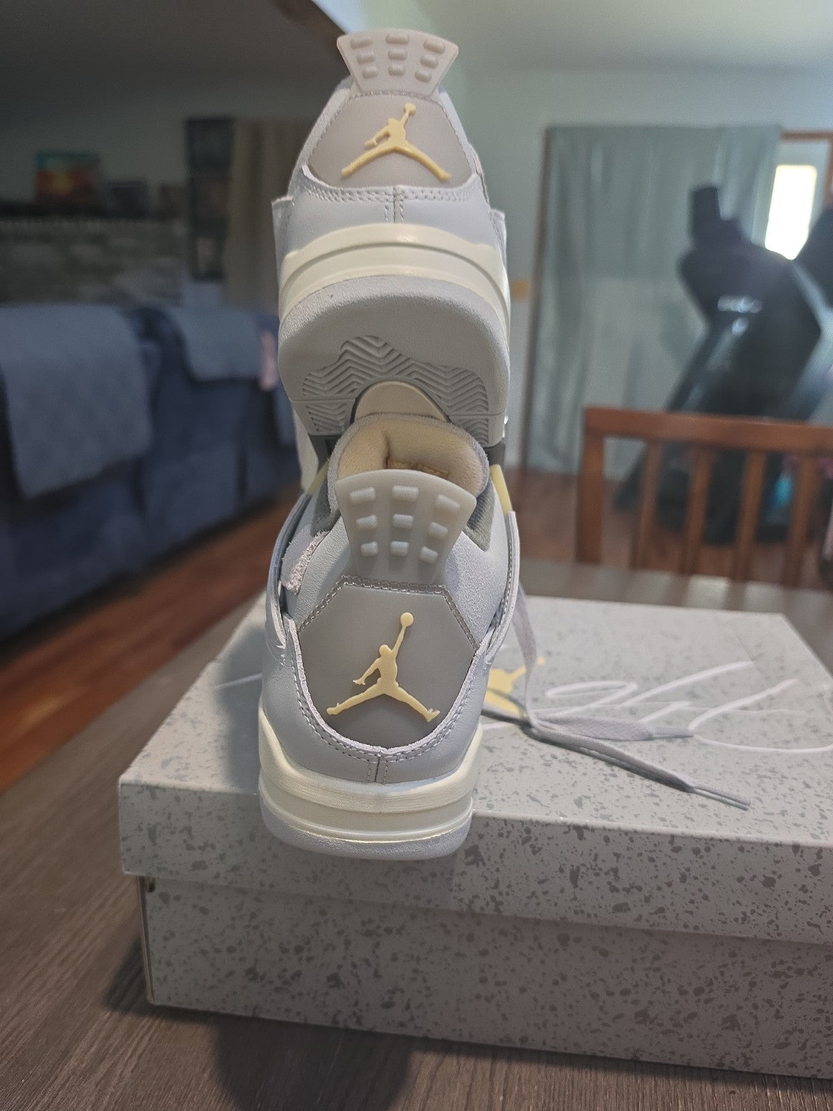 Size 4 - Jordan 4 Retro SE Low Craft BOX is Damage