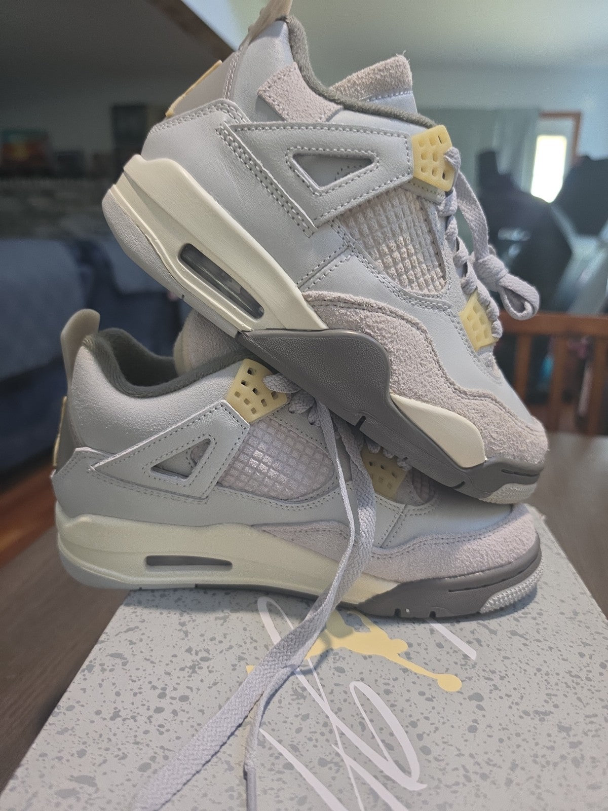 Size 4 - Jordan 4 Retro SE Low Craft BOX is Damage