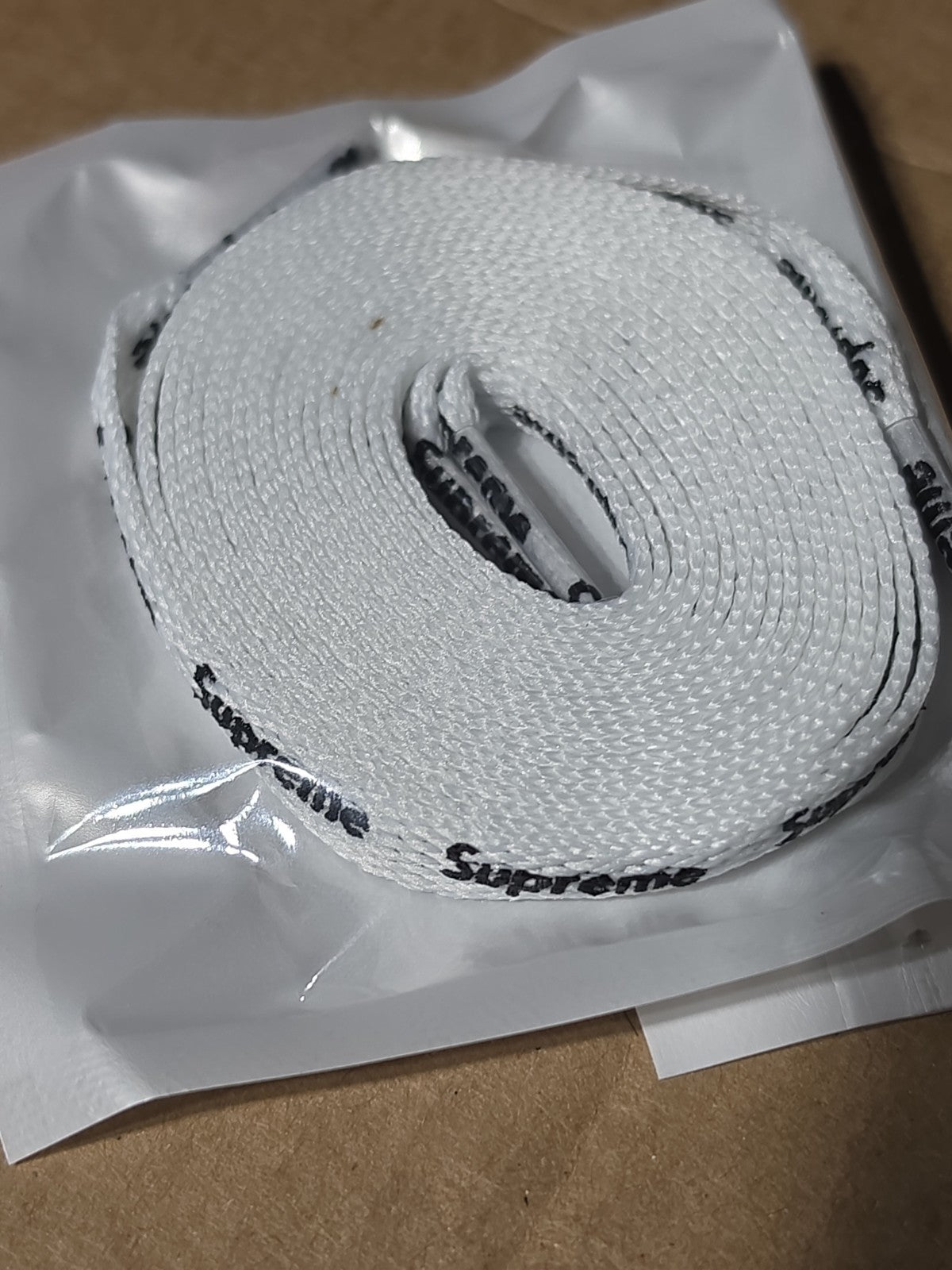 Supreme Shoe Laces 120cm WHITE BLACK LETTERS