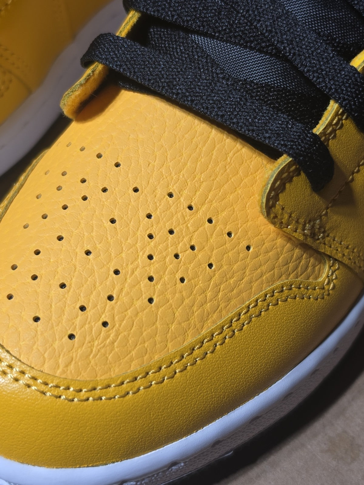 Size 5Y (GS) / 6.5 Women’s - Jordan 1 Low University Gold Black Yellow Used