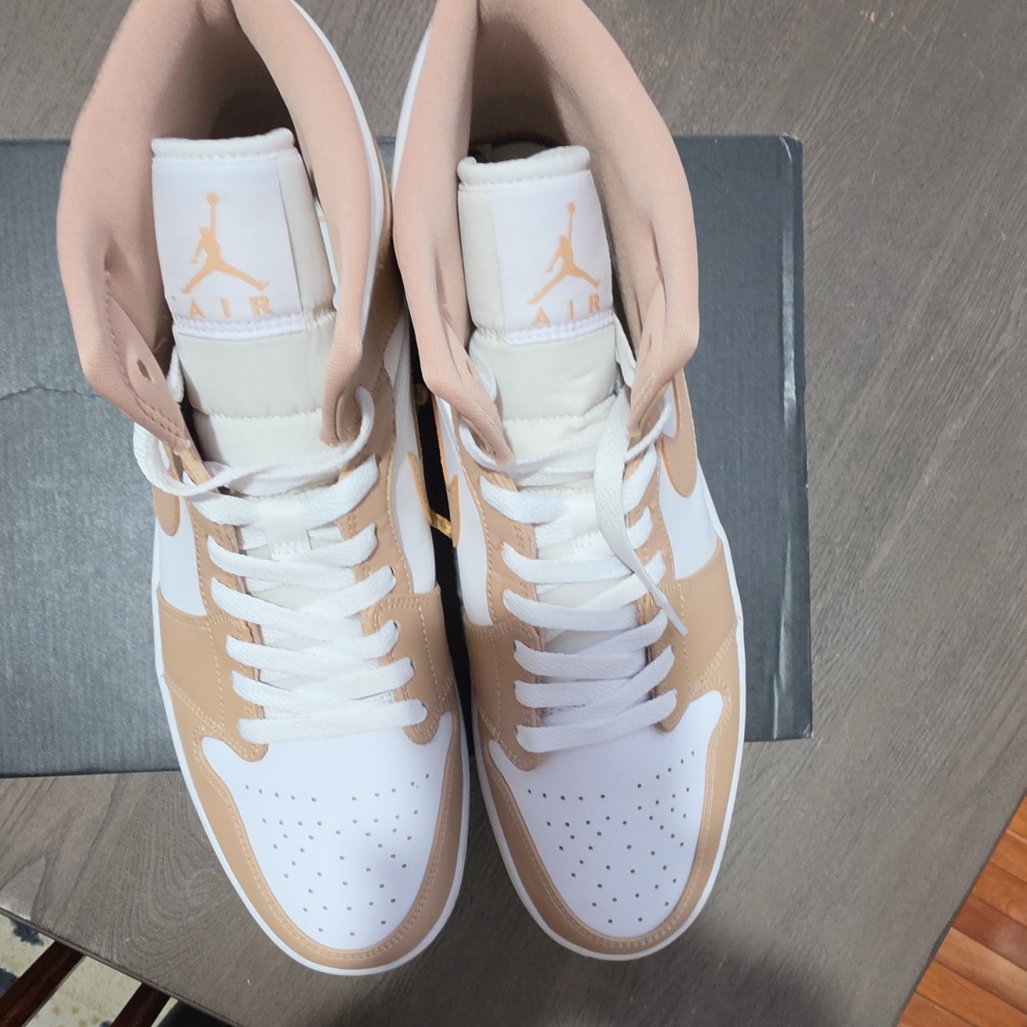 Jordan Air Jordan 1 Mid Tan Gum White Leather Men's Sneakers 554724-271
