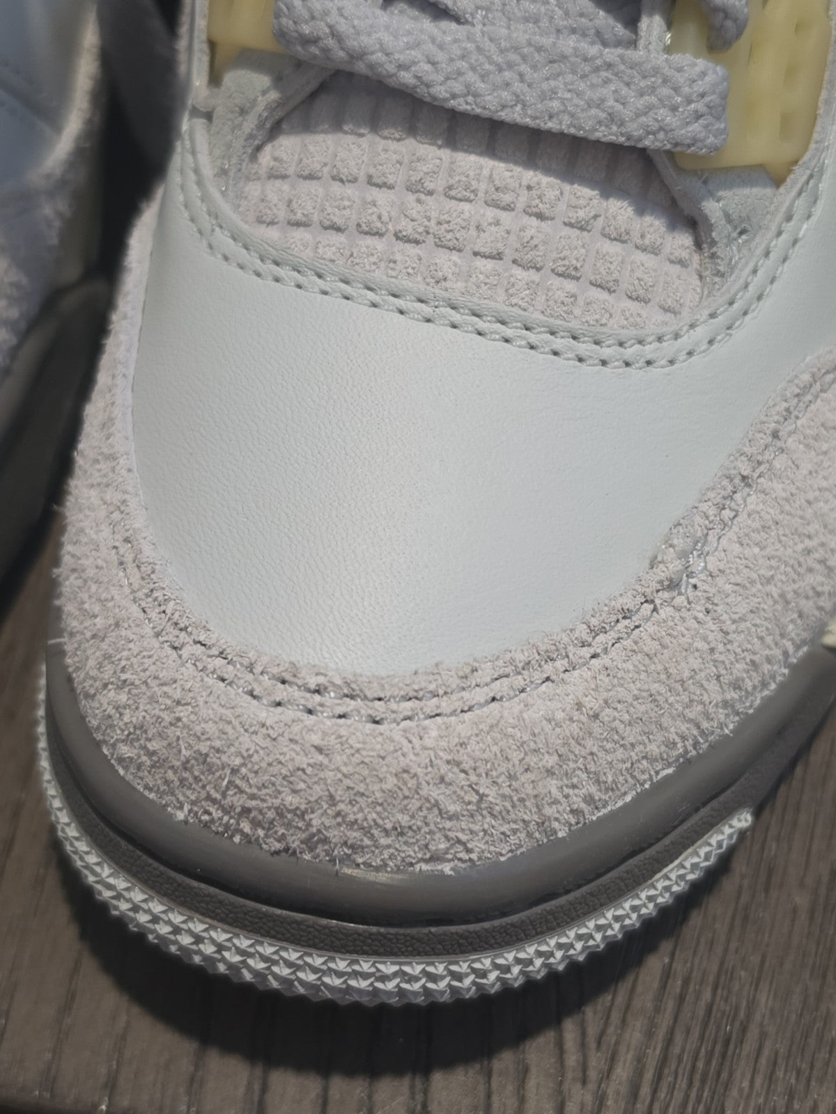 Size 4 - Jordan 4 Retro SE Low Craft BOX is Damage