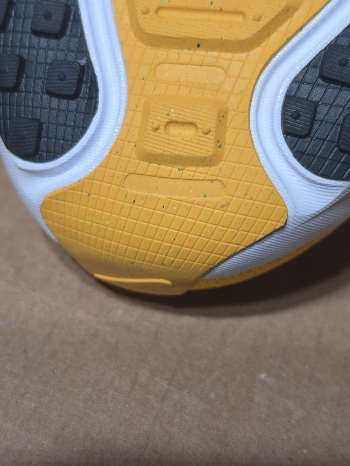 NIKE VOMERO 18 TB
