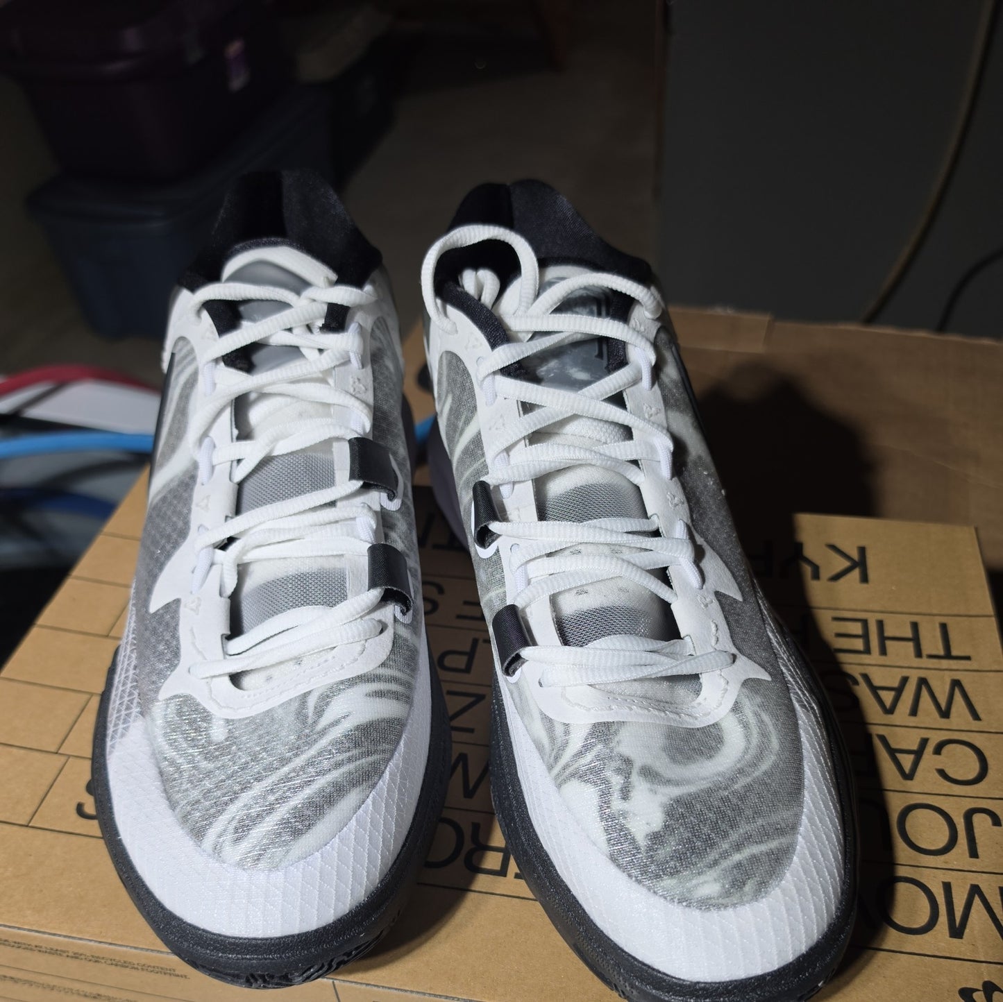 Nike Kyrie 8 White Black DJ6017-101 Basketball Sneaker Men’s 13  Open Box