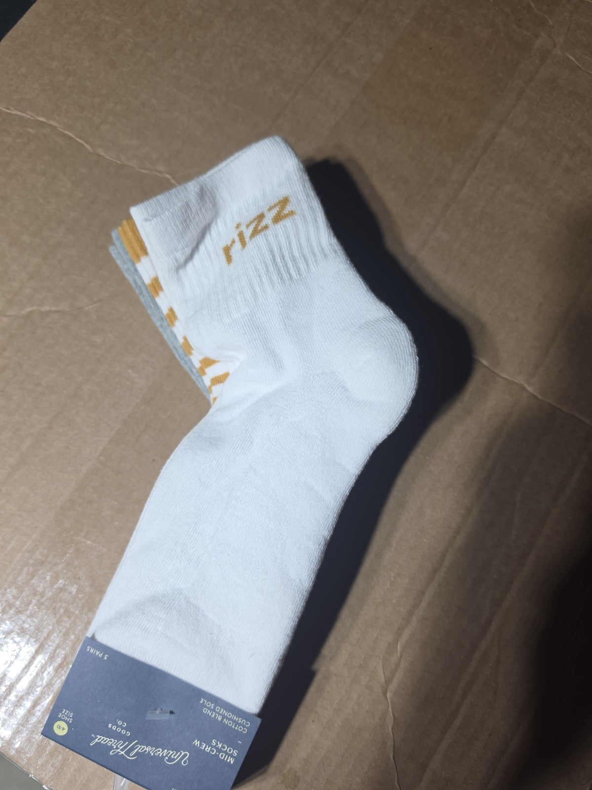 Universal Thread 3 PACK Women's Mid- Crew Socks Sz 4-10 Cotton Blend NEW 