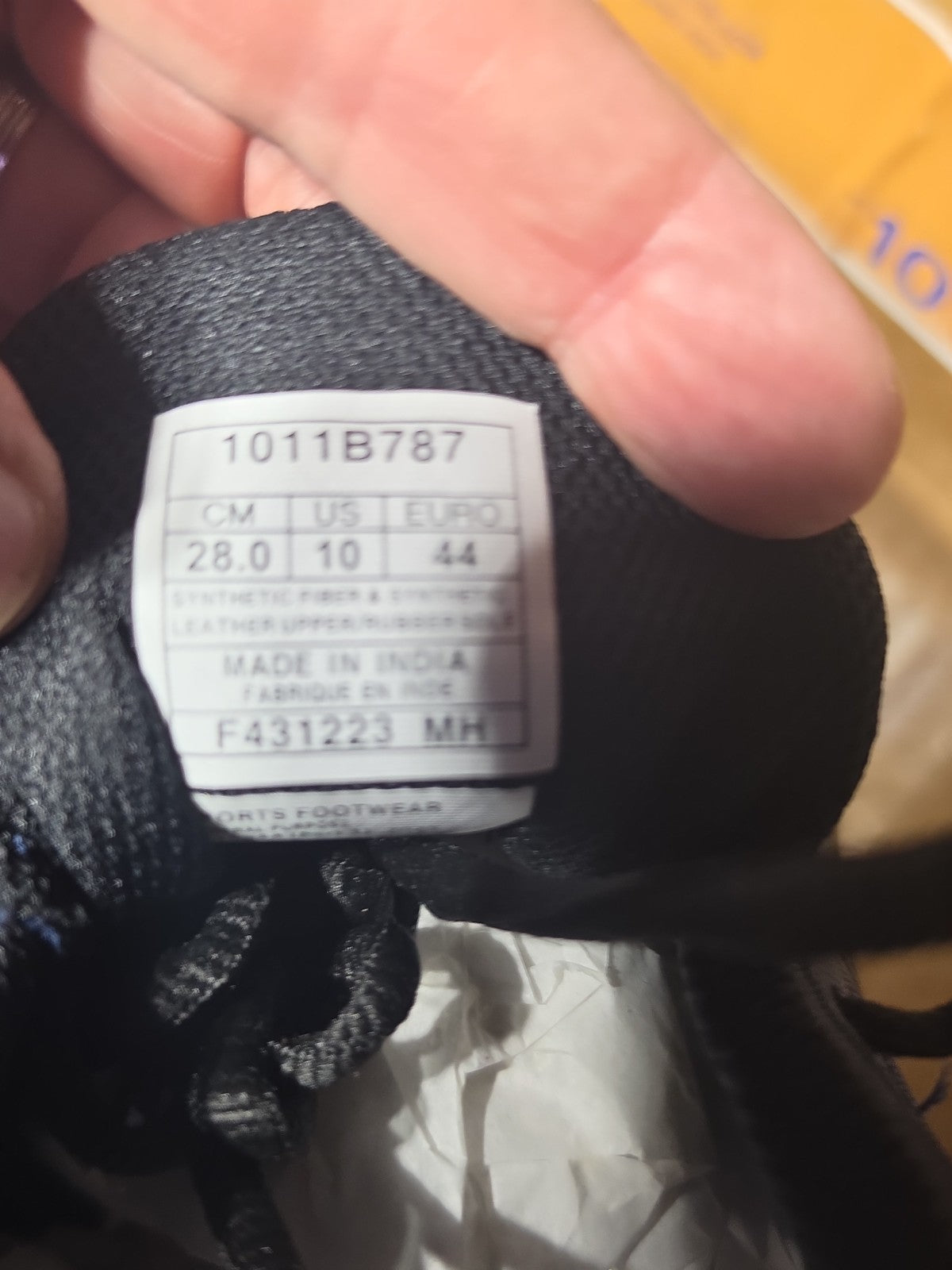 ASICS GEL-EASE SIZE 10