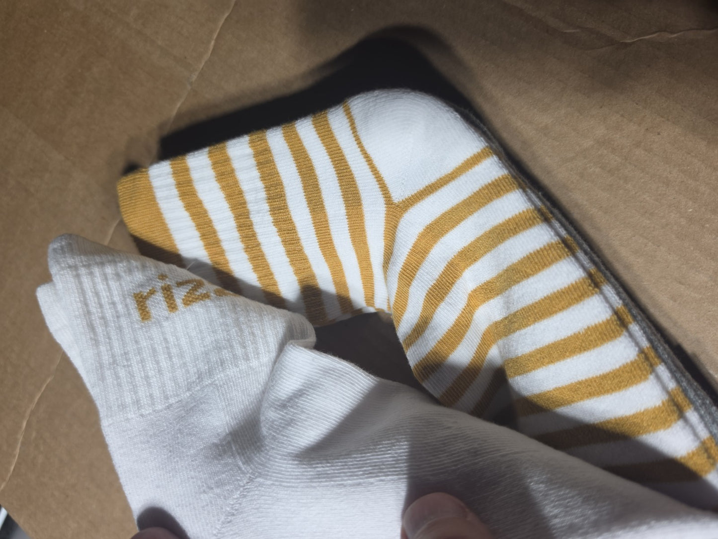 Universal Thread 3 PACK Women's Mid- Crew Socks Sz 4-10 Cotton Blend NEW 