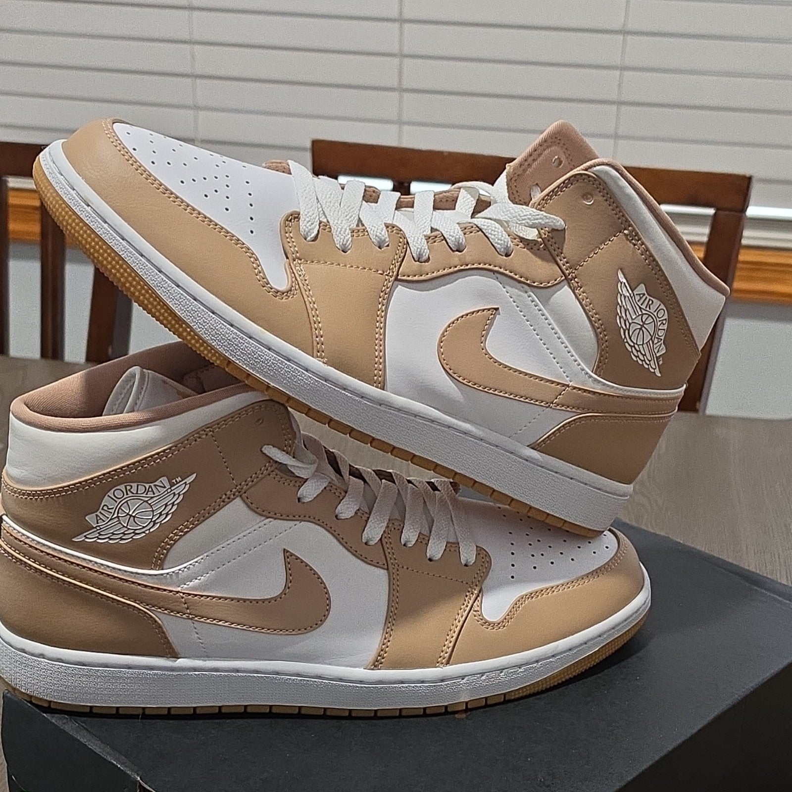 Jordan Air Jordan 1 Mid Tan Gum White Leather Men's Sneakers 554724-271