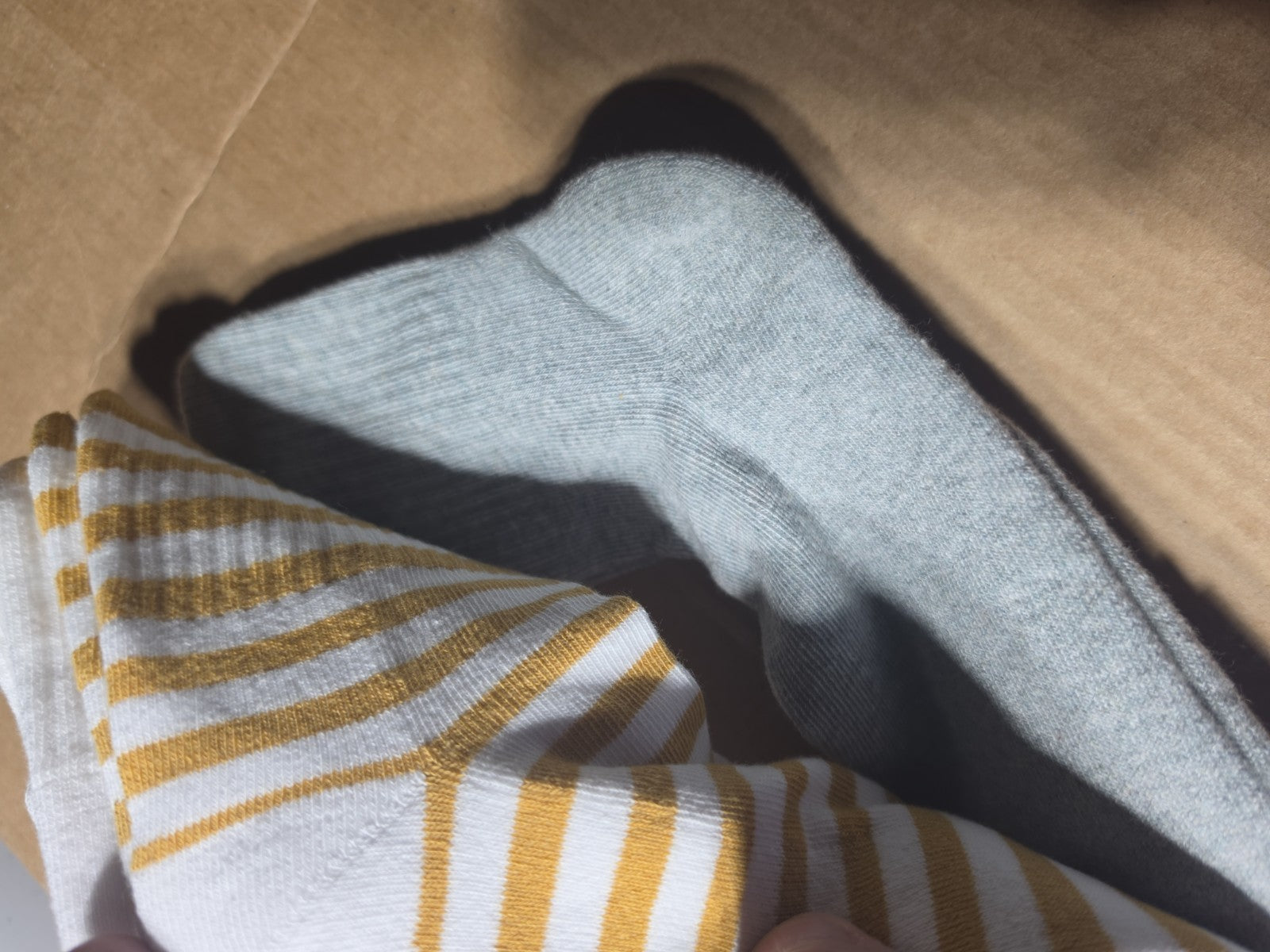 Universal Thread 3 PACK Women's Mid- Crew Socks Sz 4-10 Cotton Blend NEW 