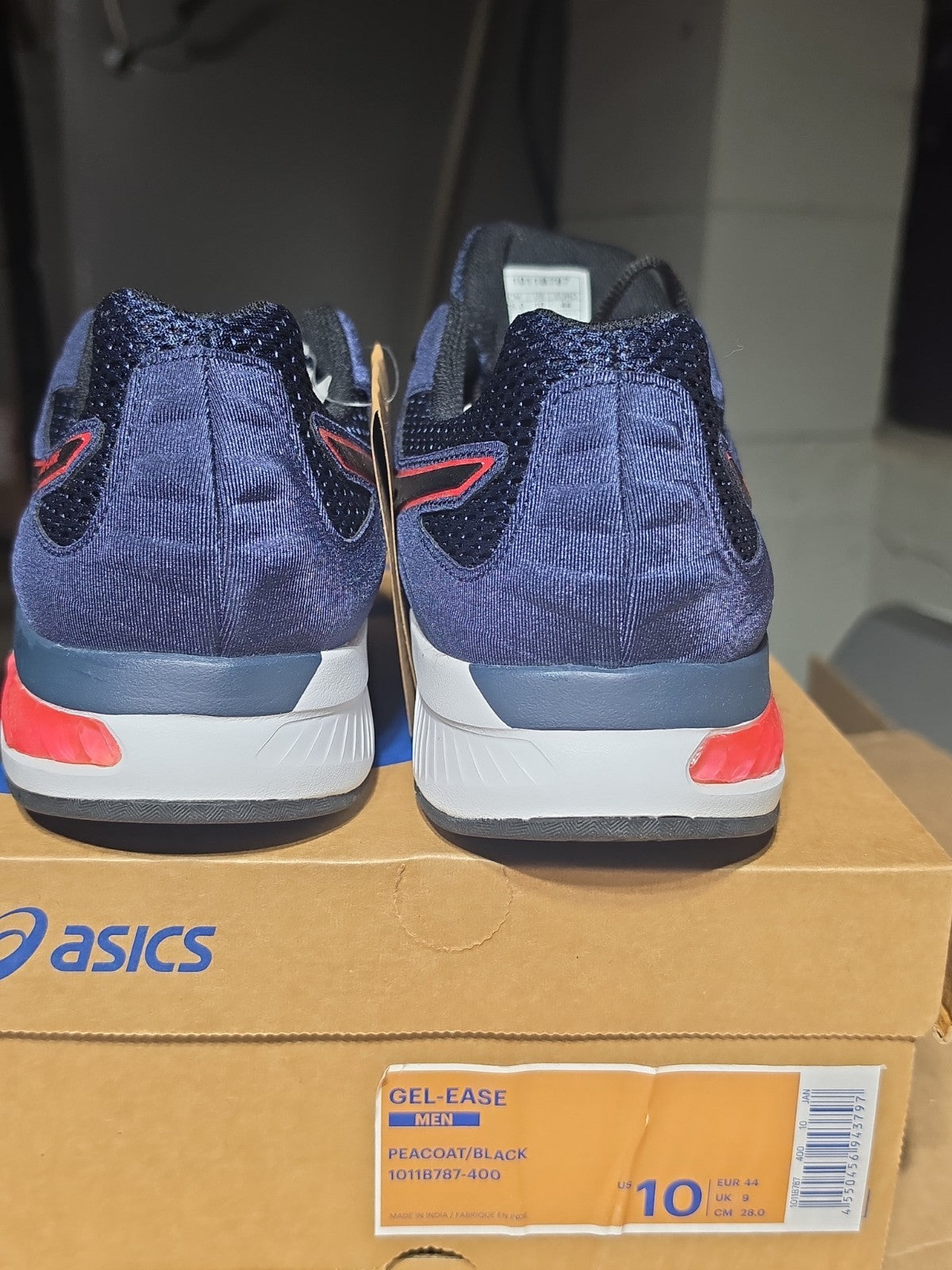 ASICS GEL-EASE SIZE 10